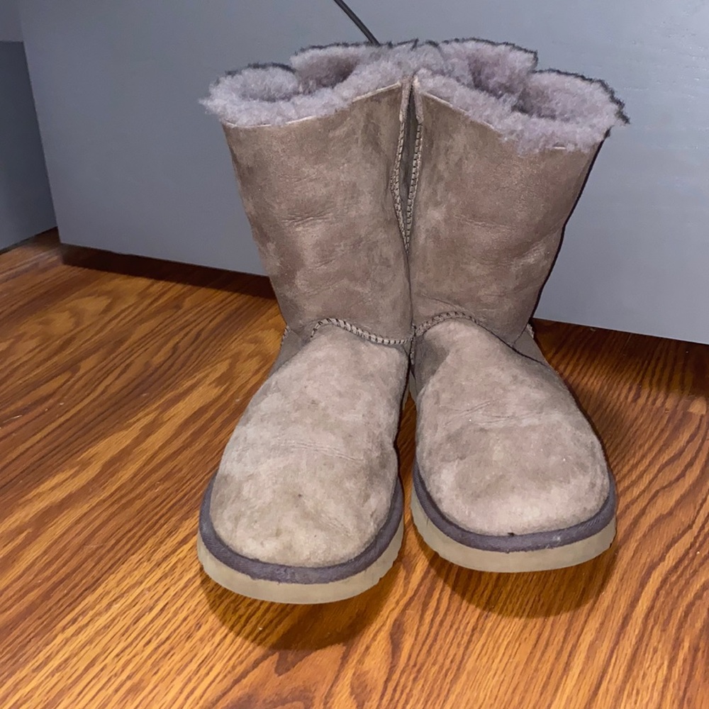 UGG Bailey Bow Boots Size 9